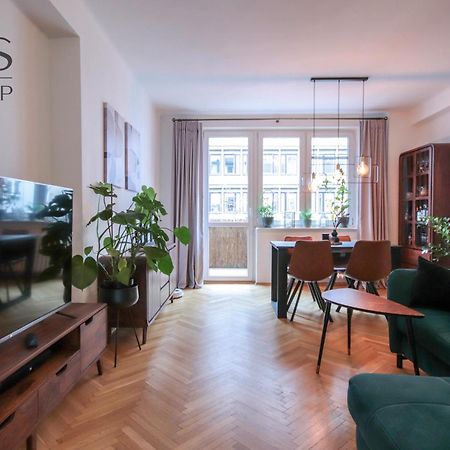 Beautiful Apartment In The City Center Krakow Bagian luar foto